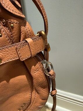 Chloe leather Shoulder Bag in Tan - Classic Women's Handbag